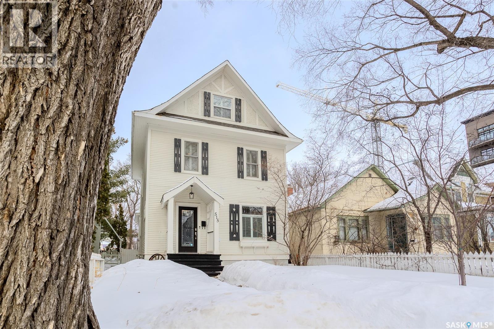 515 9Th Street E, Saskatoon, SK - Outdoor With Facade