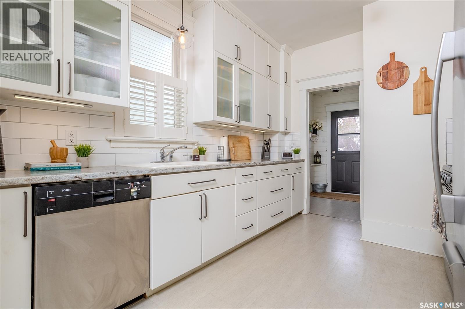 515 9Th Street E, Saskatoon, SK - Indoor Photo Showing Kitchen