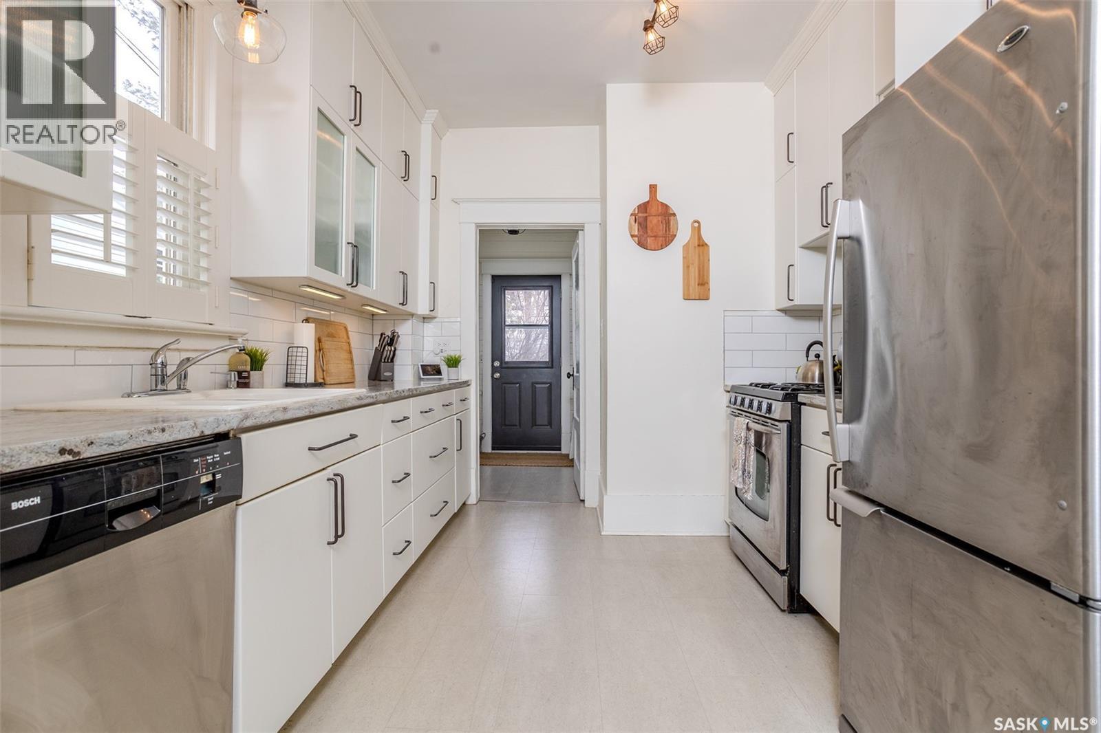 515 9Th Street E, Saskatoon, SK - Indoor Photo Showing Kitchen