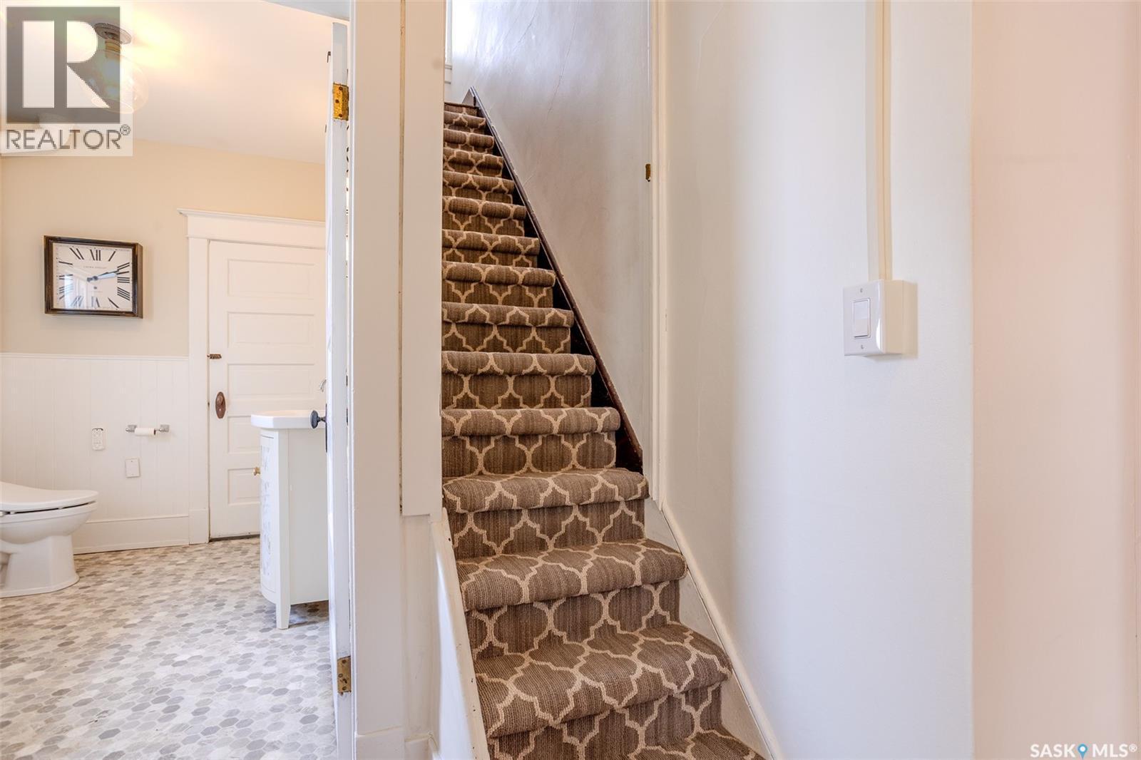 515 9Th Street E, Saskatoon, SK - Indoor