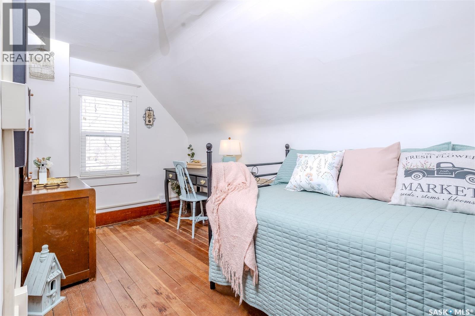 515 9Th Street E, Saskatoon, SK - Indoor Photo Showing Bedroom
