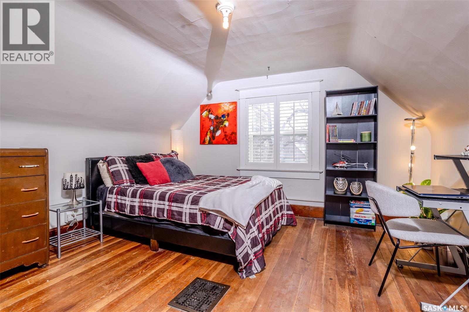 515 9Th Street E, Saskatoon, SK - Indoor Photo Showing Bedroom