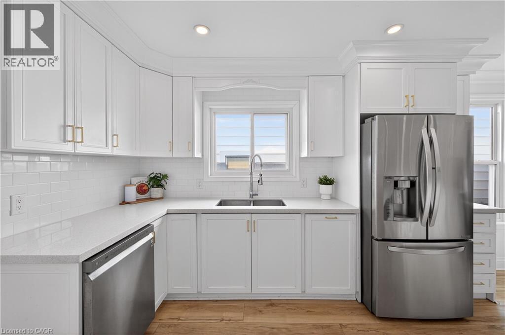 8 East 23Rd Street, Hamilton, ON - Indoor Photo Showing Kitchen With Double Sink