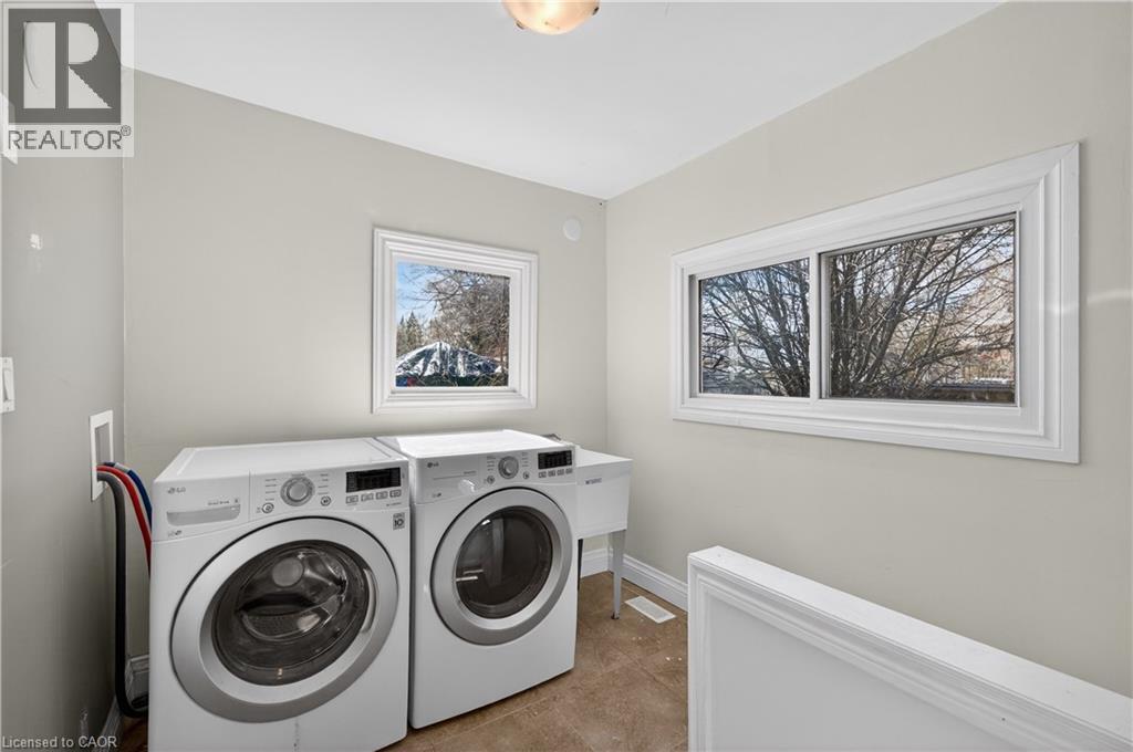 8 East 23Rd Street, Hamilton, ON - Indoor Photo Showing Laundry Room