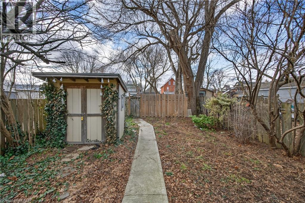 Fully fenced - 8 East 23Rd Street, Hamilton, ON - Outdoor