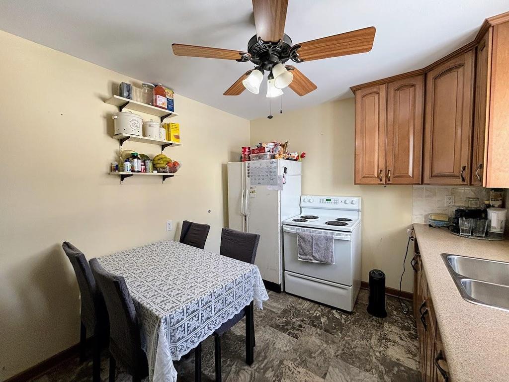 16 Wenonah Drive, Manitouwadge, ON - Indoor Photo Showing Kitchen With Double Sink
