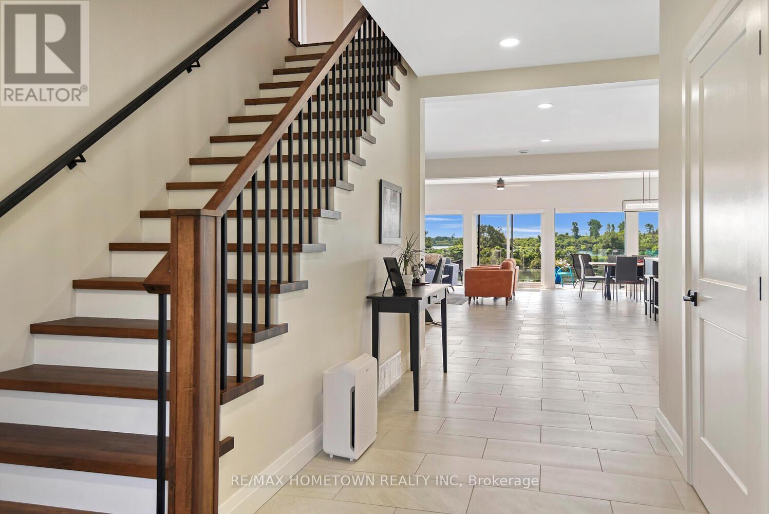 201 Empire Hanna Road E, Edwardsburgh/Cardinal, ON - Indoor Photo Showing Other Room