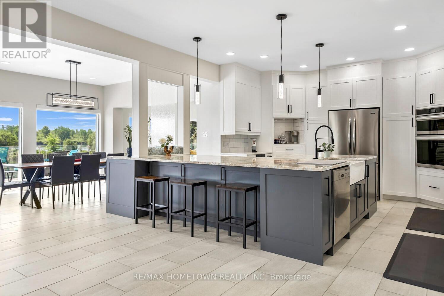 201 Empire Hanna Road E, Edwardsburgh/Cardinal, ON - Indoor Photo Showing Kitchen With Upgraded Kitchen