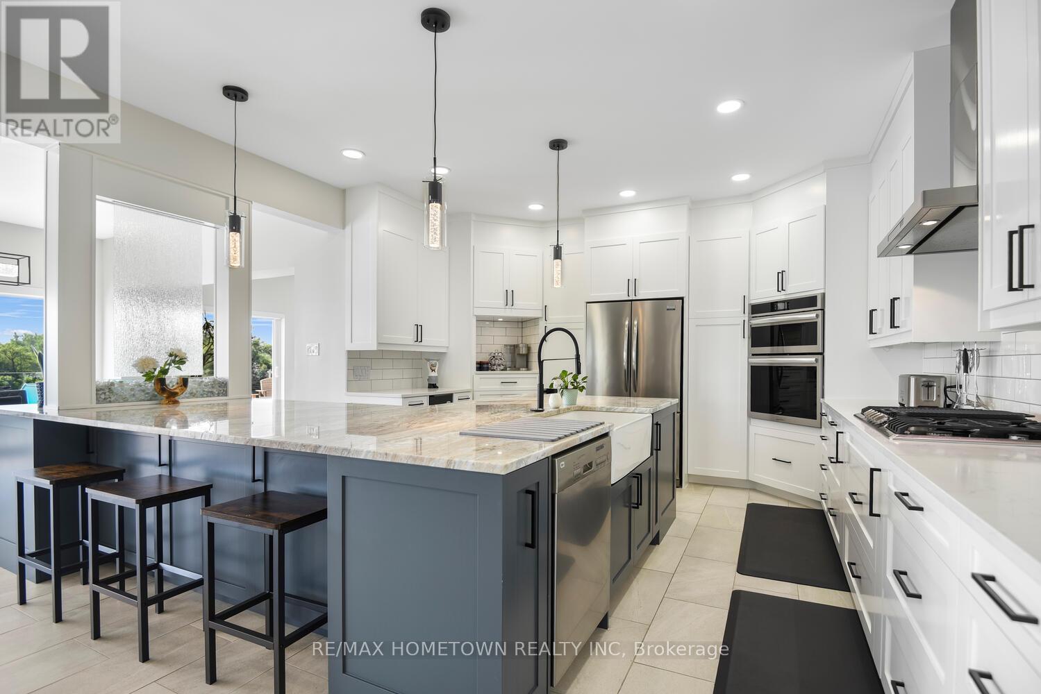 201 Empire Hanna Road E, Edwardsburgh/Cardinal, ON - Indoor Photo Showing Kitchen With Upgraded Kitchen