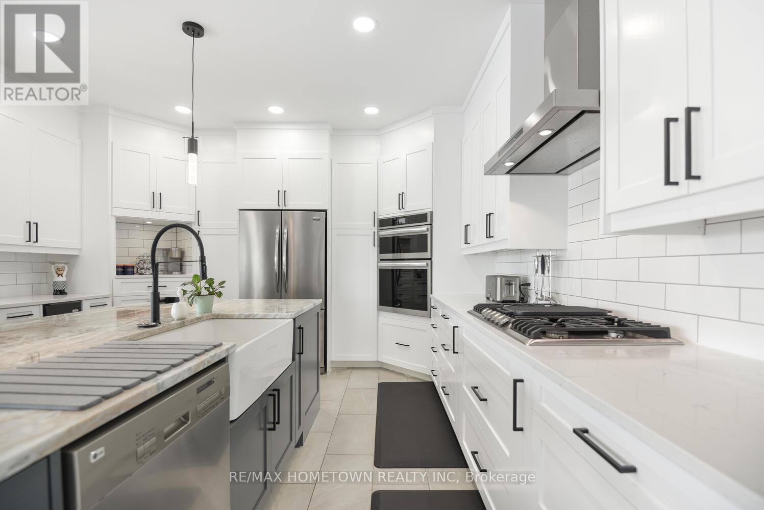 201 Empire Hanna Road E, Edwardsburgh/Cardinal, ON - Indoor Photo Showing Kitchen With Double Sink With Upgraded Kitchen