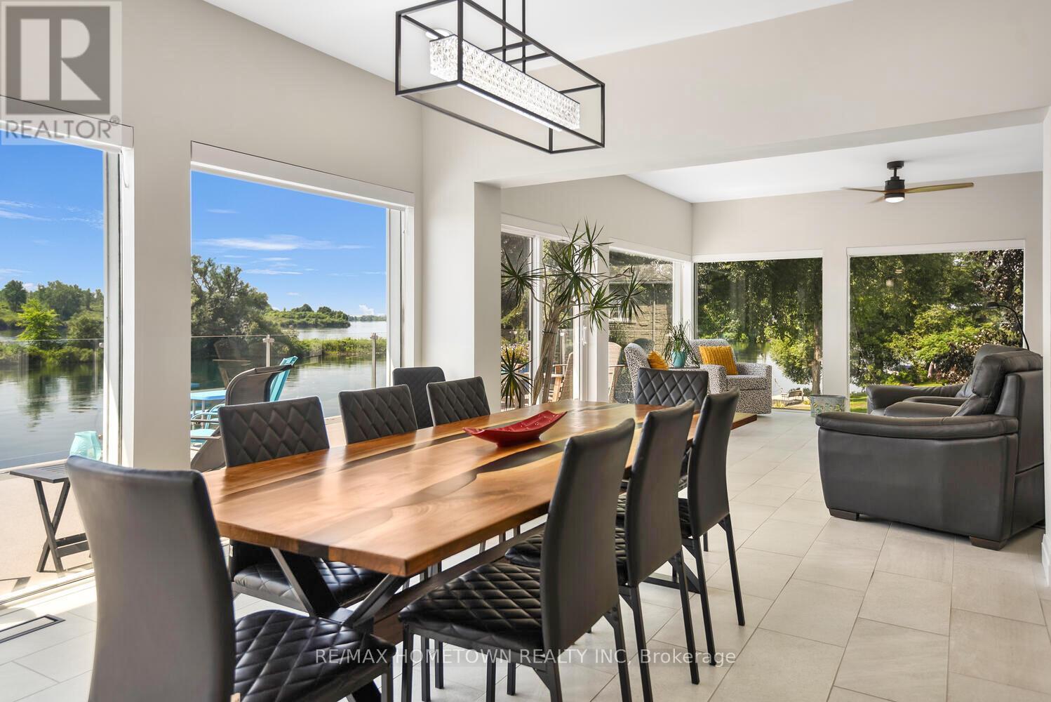 201 Empire Hanna Road E, Edwardsburgh/Cardinal, ON - Indoor Photo Showing Dining Room