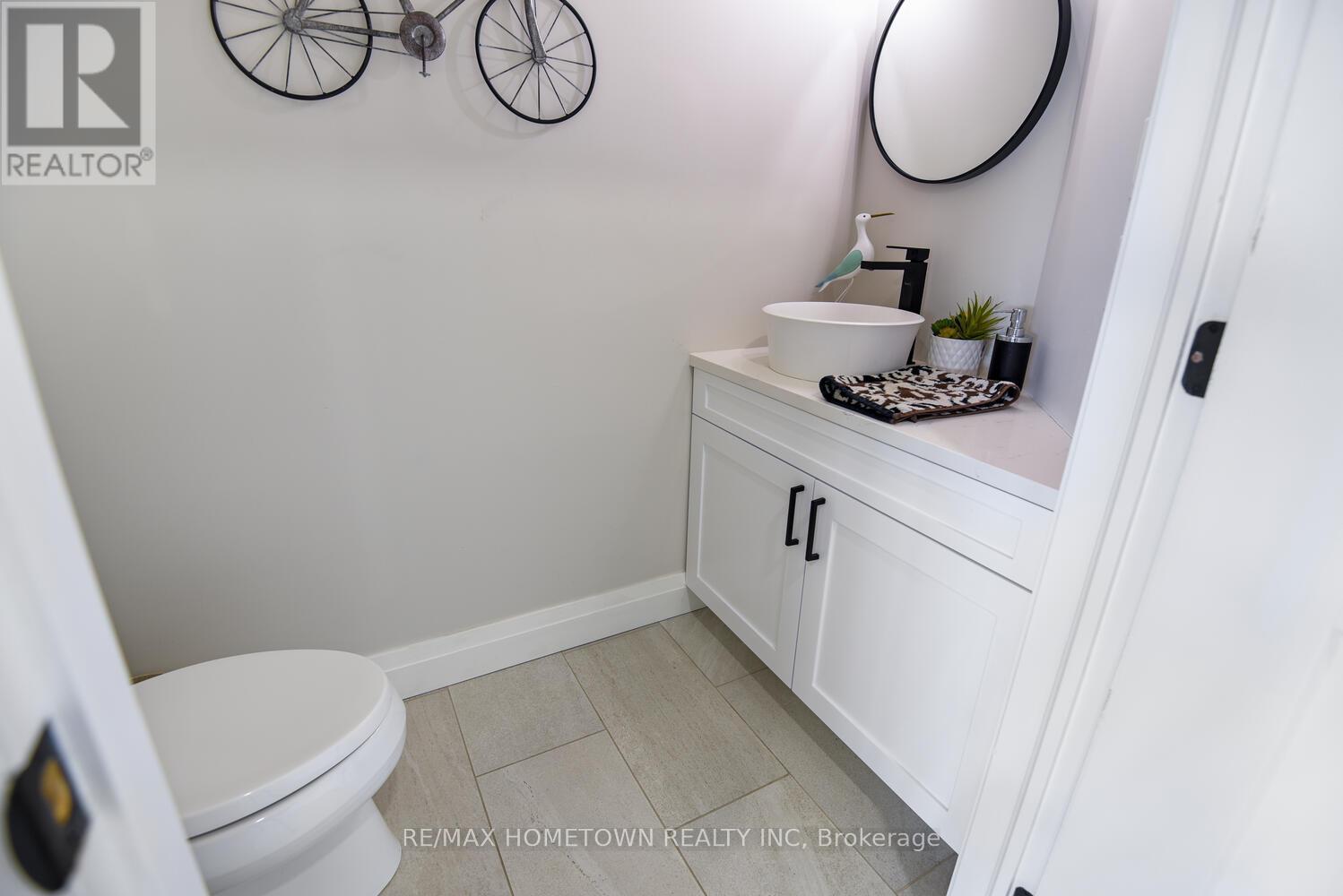 201 Empire Hanna Road E, Edwardsburgh/Cardinal, ON - Indoor Photo Showing Bathroom