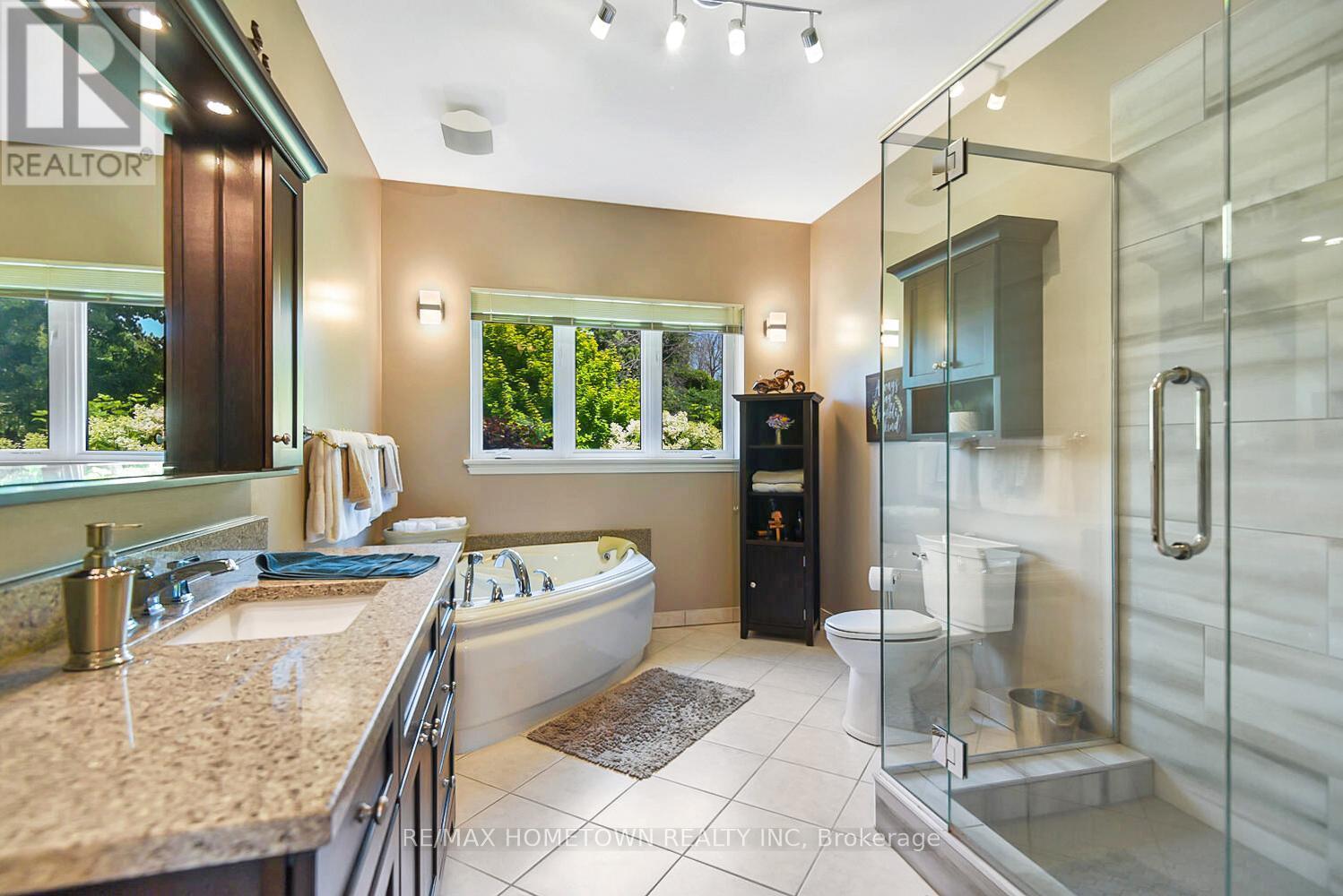 201 Empire Hanna Road E, Edwardsburgh/Cardinal, ON - Indoor Photo Showing Bathroom