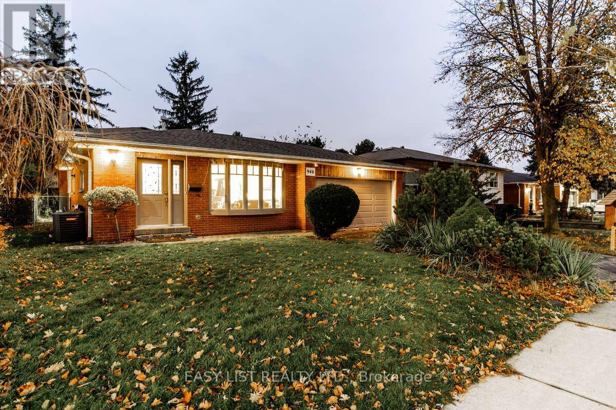 946 Mcbride Avenue, Mississauga, ON