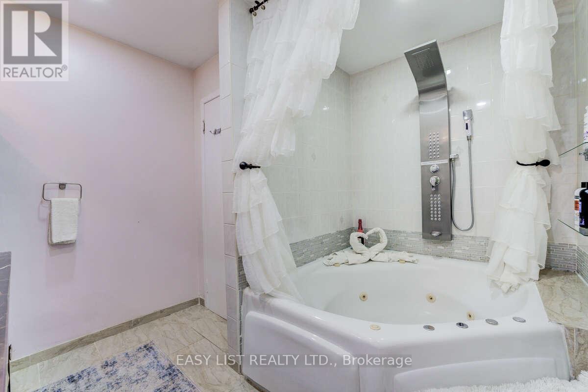 946 Mcbride Avenue, Mississauga, ON