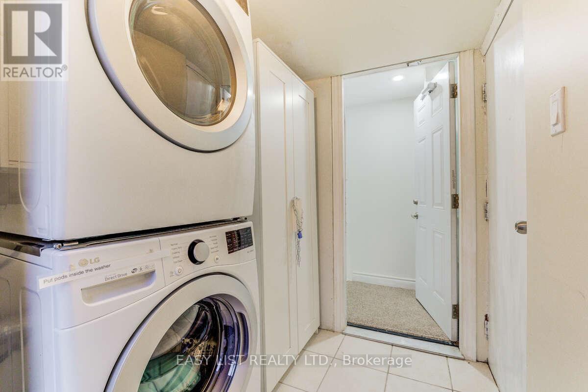 946 Mcbride Avenue, Mississauga, ON