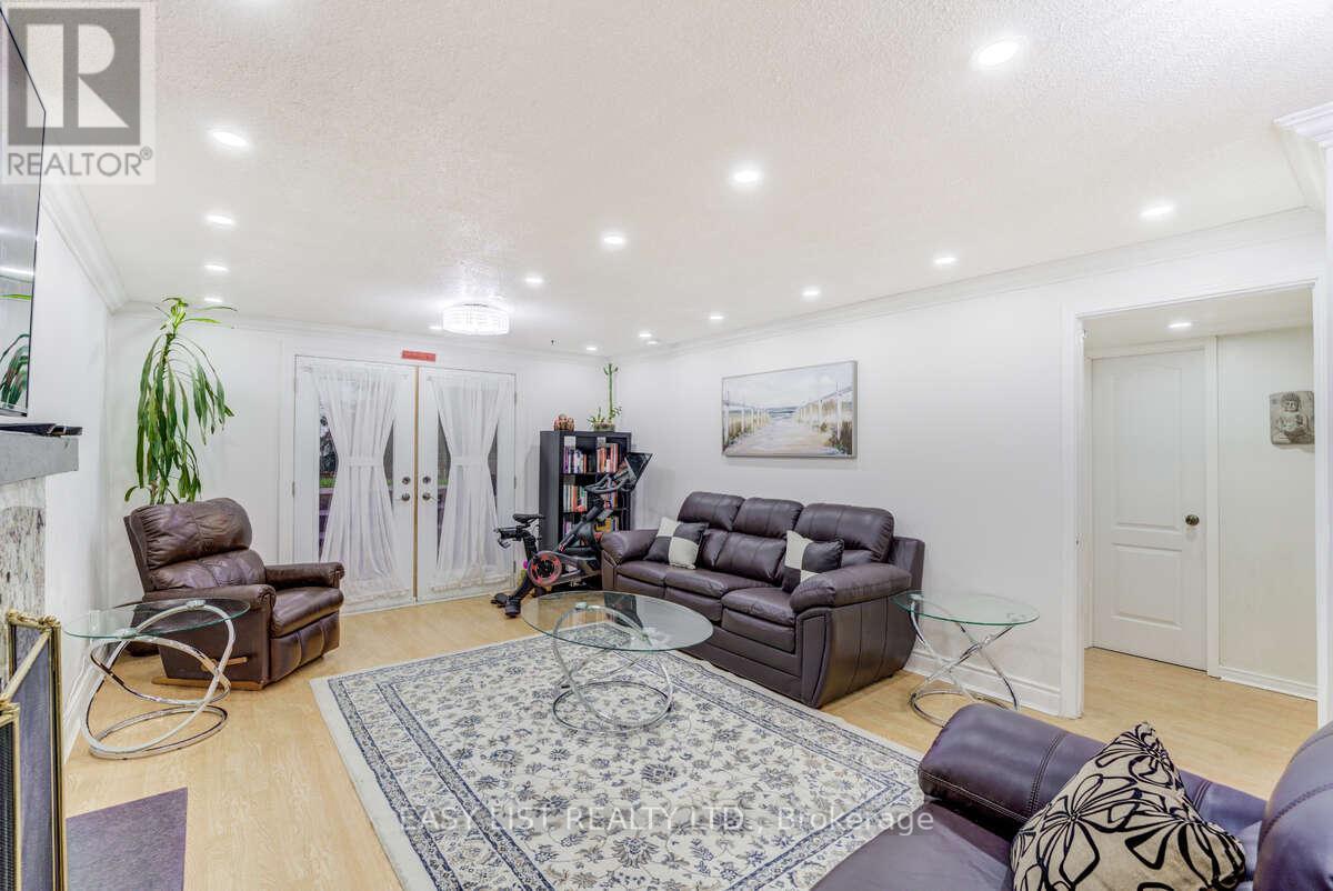 946 Mcbride Avenue, Mississauga, ON