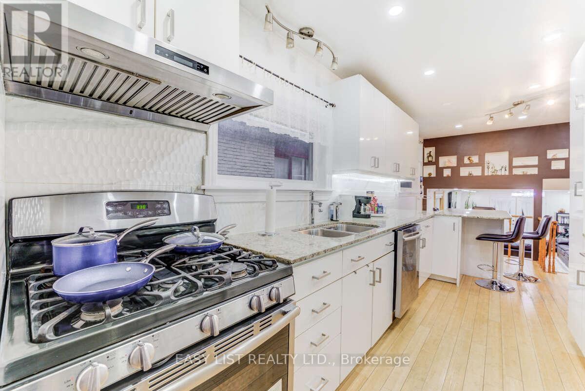 946 Mcbride Avenue, Mississauga, ON