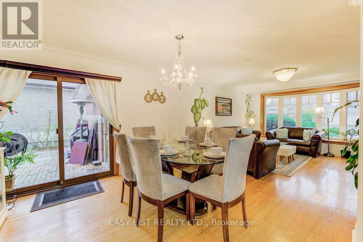 946 Mcbride Avenue, Mississauga, ON