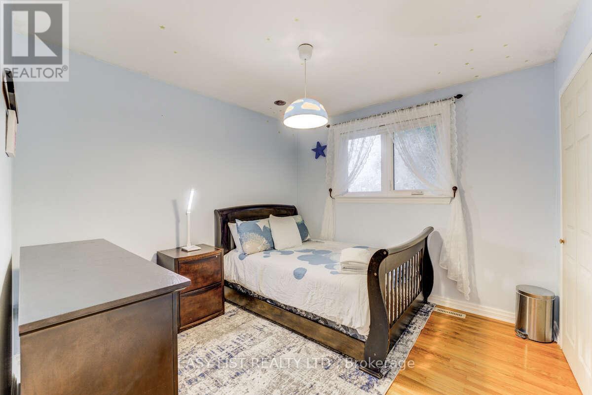 946 Mcbride Avenue, Mississauga, ON
