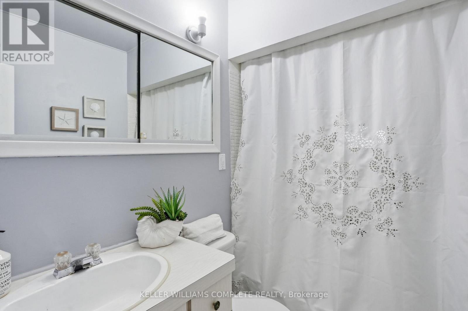 7 West 1St Street, Hamilton, ON