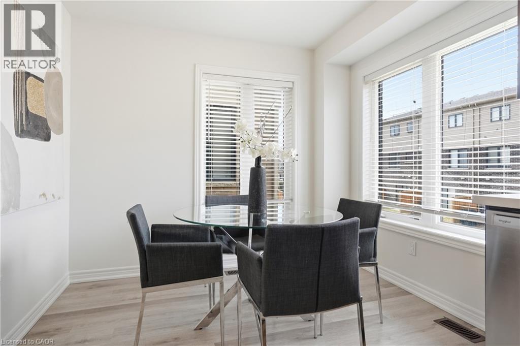 32 Radison Lane, Hamilton, ON - Indoor Photo Showing Dining Room