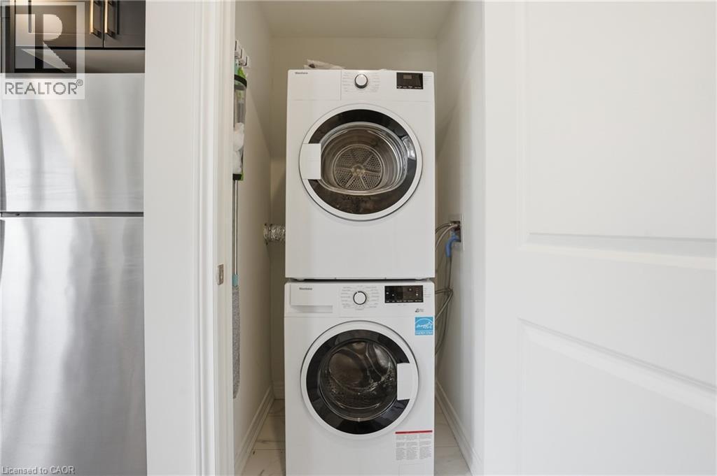 32 Radison Lane, Hamilton, ON - Indoor Photo Showing Laundry Room