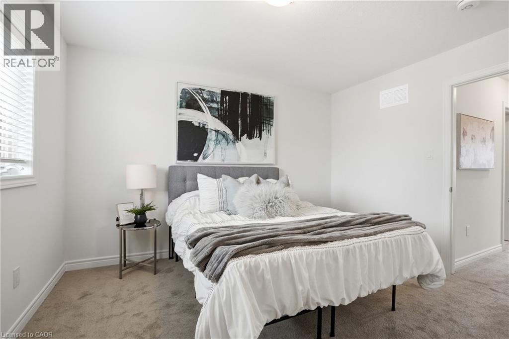 32 Radison Lane, Hamilton, ON - Indoor Photo Showing Bedroom