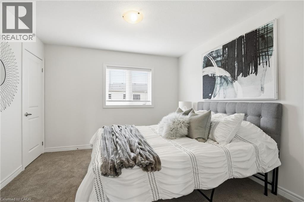 32 Radison Lane, Hamilton, ON - Indoor Photo Showing Bedroom