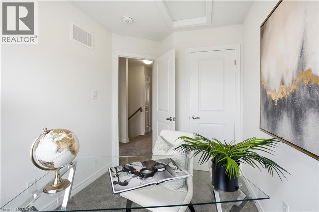 32 Radison Lane, Hamilton, ON - Indoor Photo Showing Other Room