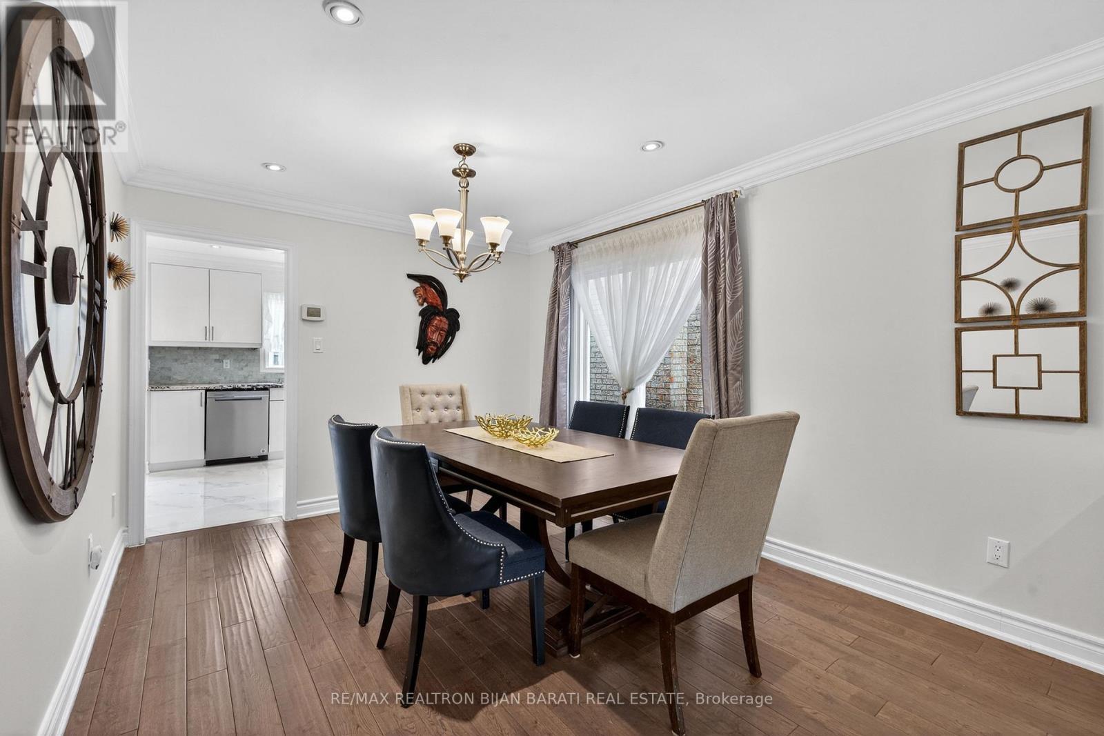 92 Weldrick Road E, Richmond Hill, ON - Indoor Photo Showing Dining Room