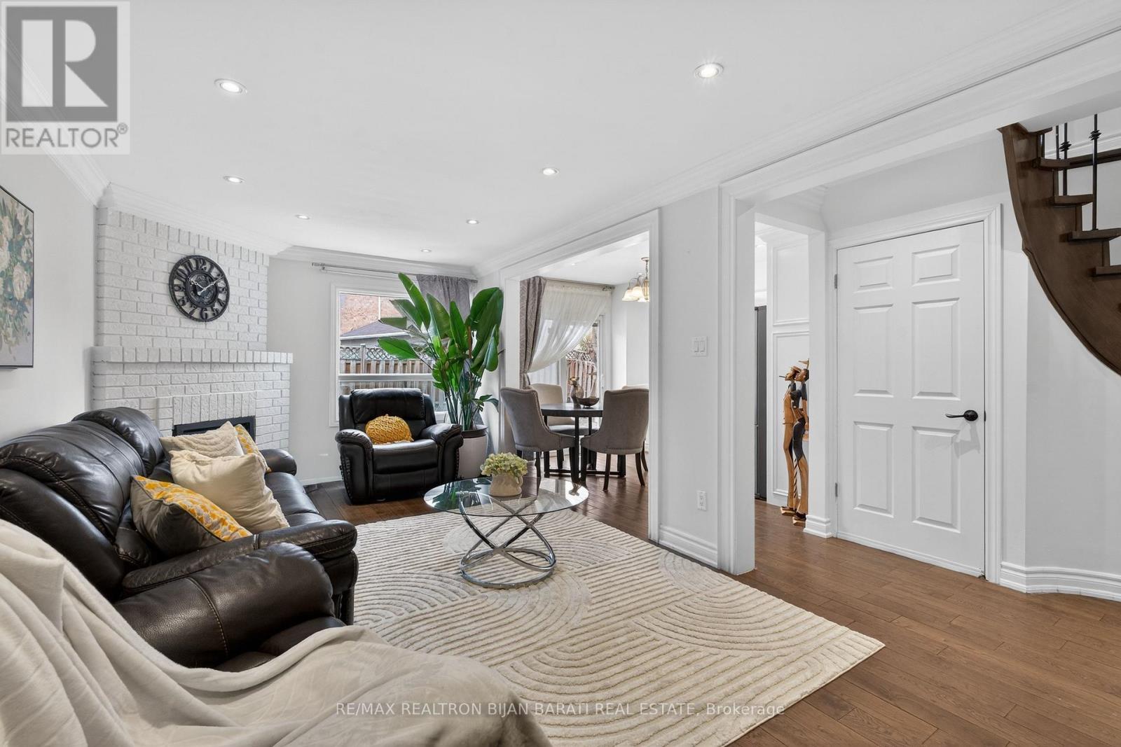92 Weldrick Road E, Richmond Hill, ON - Indoor Photo Showing Other Room With Fireplace