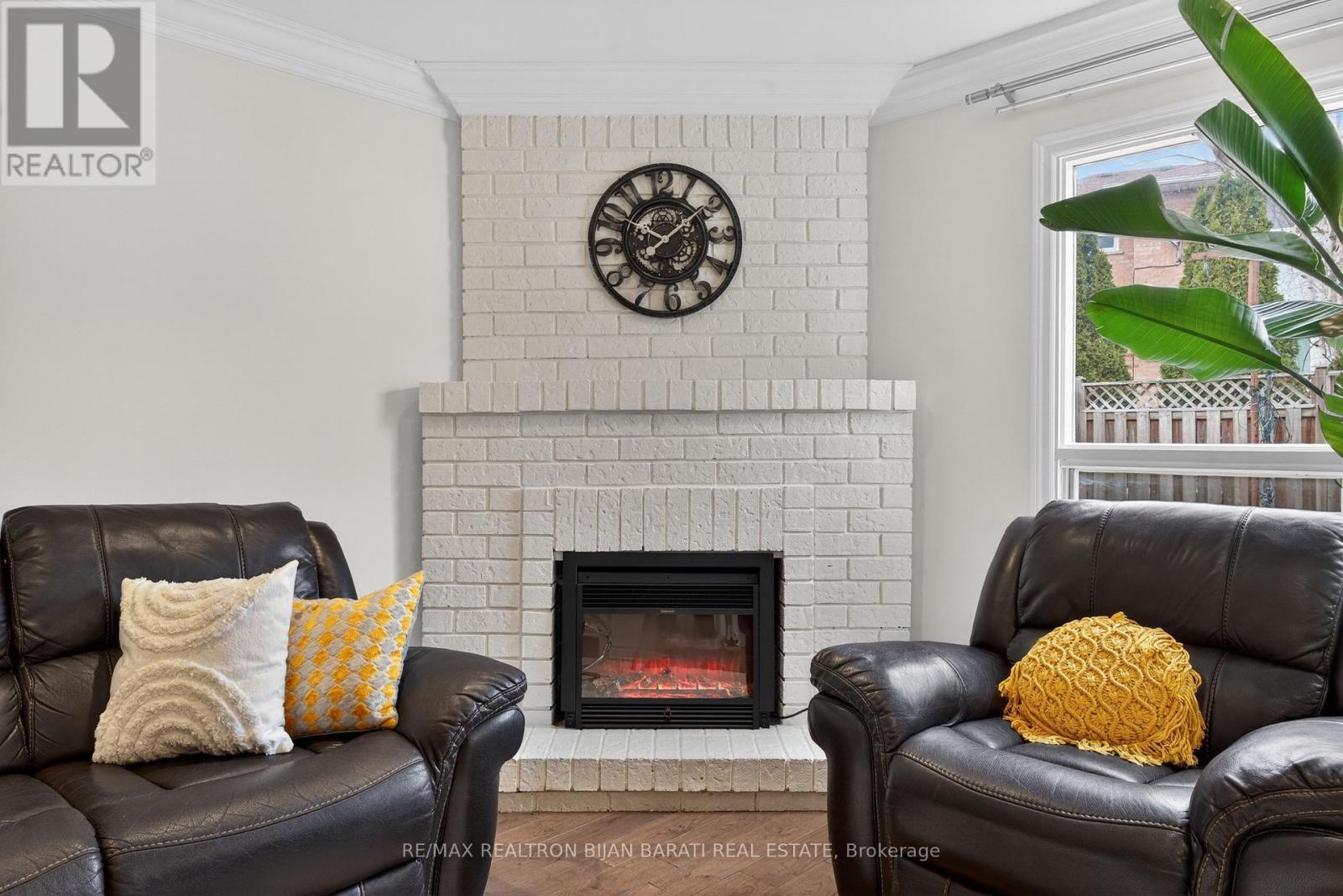 92 Weldrick Road E, Richmond Hill, ON - Indoor Photo Showing Living Room With Fireplace