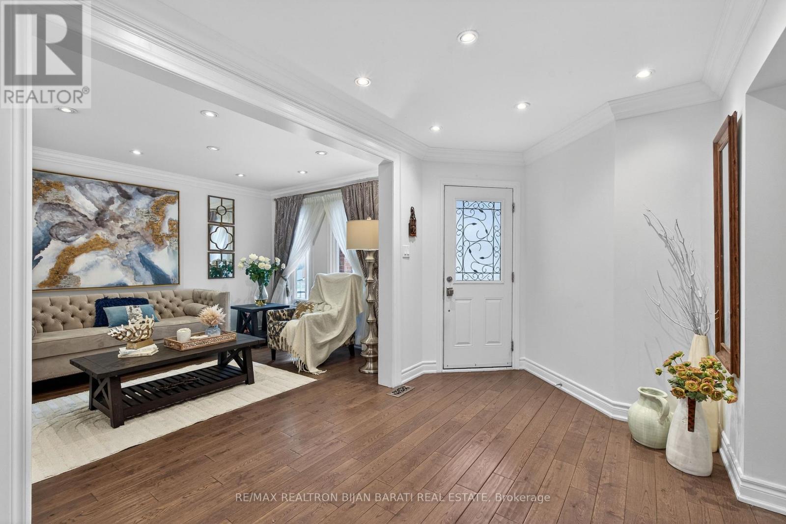 92 Weldrick Road E, Richmond Hill, ON - Indoor