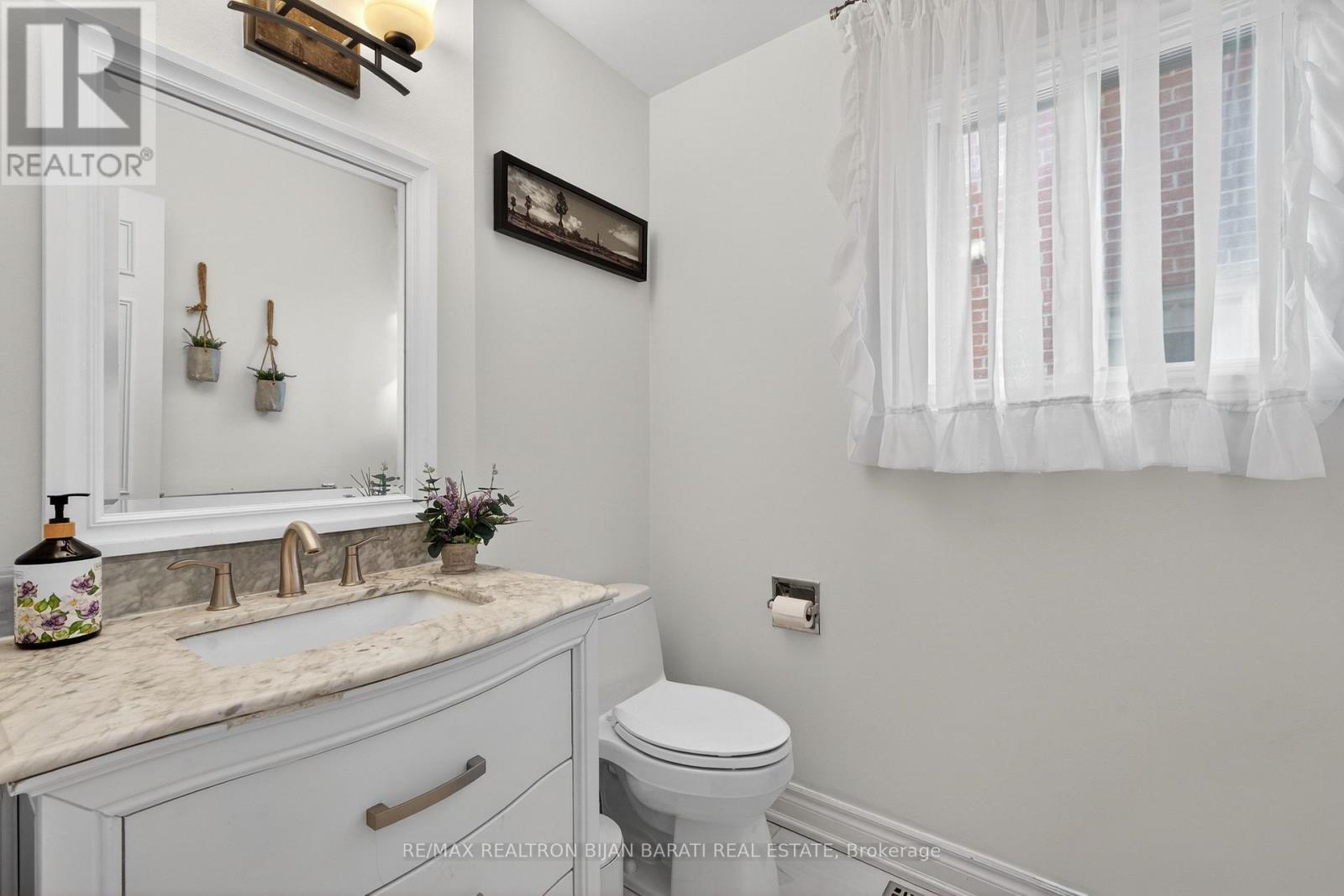 92 Weldrick Road E, Richmond Hill, ON - Indoor Photo Showing Bathroom