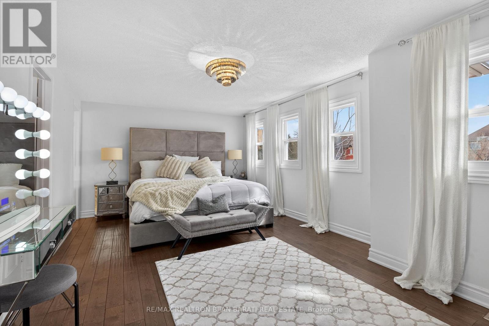 92 Weldrick Road E, Richmond Hill, ON - Indoor Photo Showing Bedroom