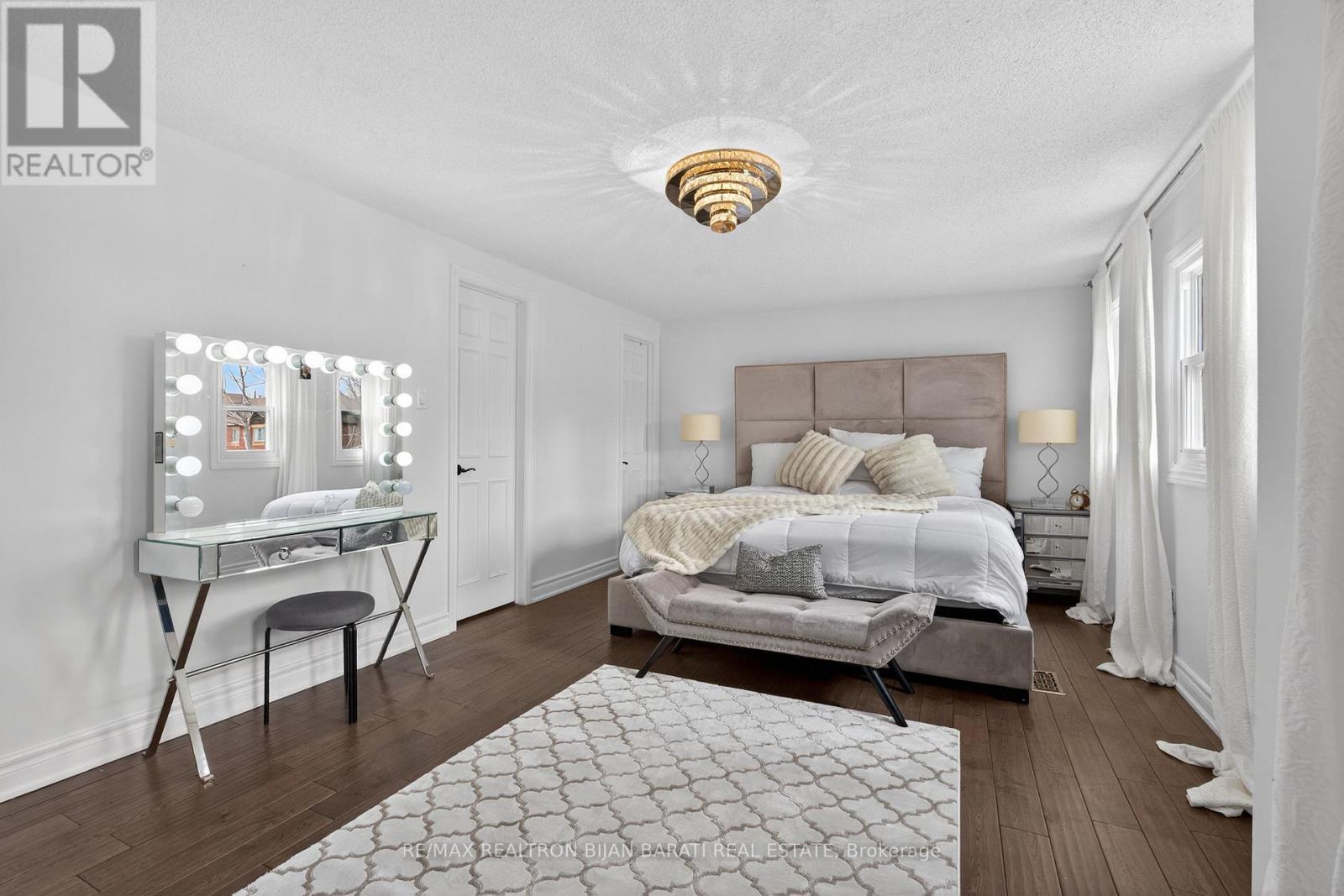 92 Weldrick Road E, Richmond Hill, ON - Indoor Photo Showing Bedroom