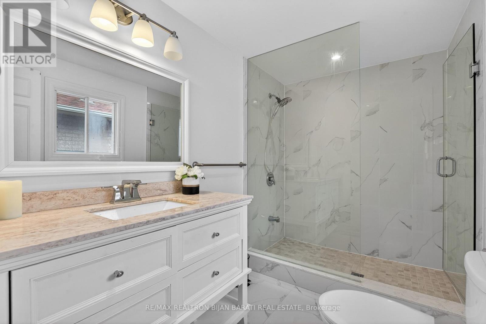 92 Weldrick Road E, Richmond Hill, ON - Indoor Photo Showing Bathroom