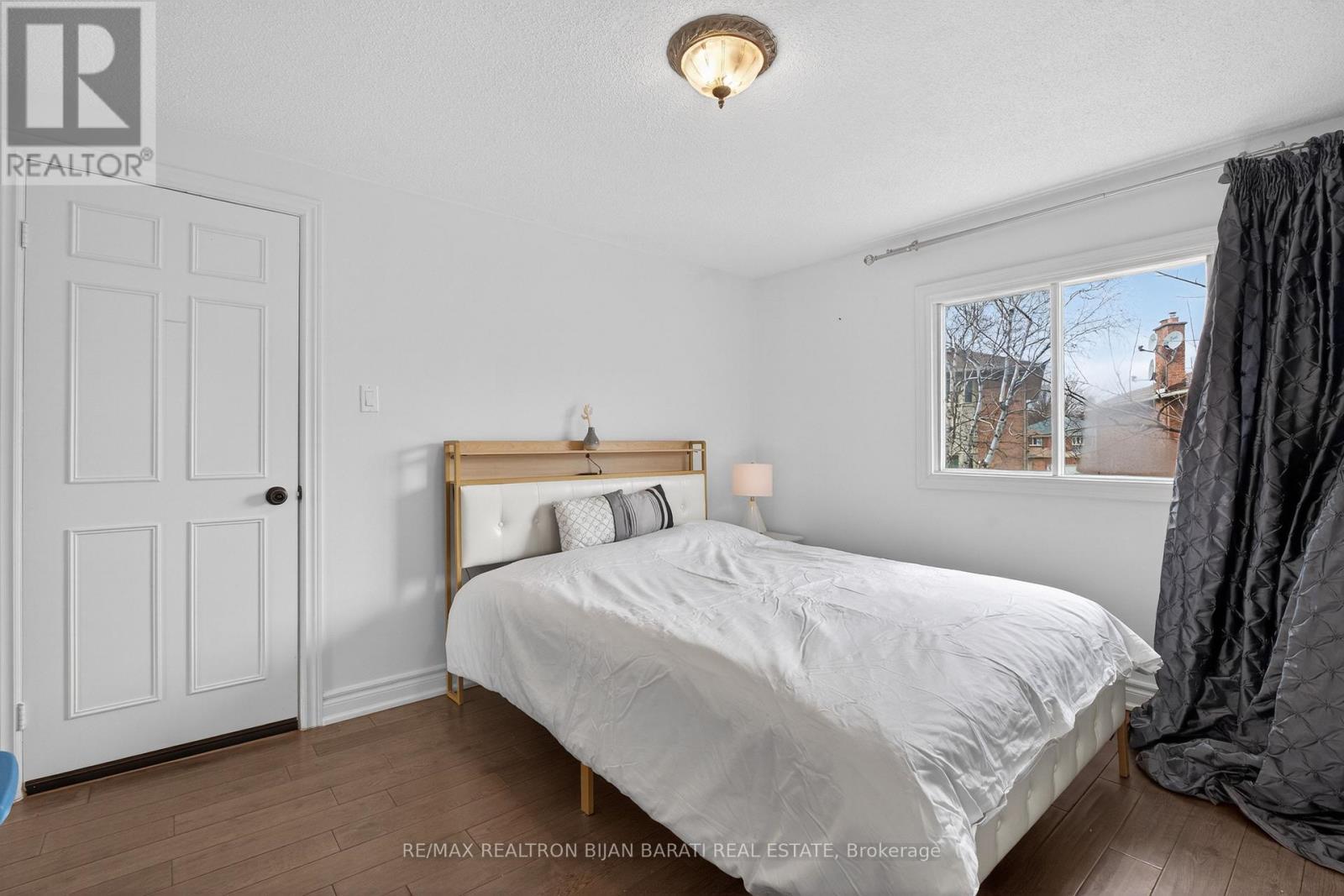 92 Weldrick Road E, Richmond Hill, ON - Indoor Photo Showing Bedroom
