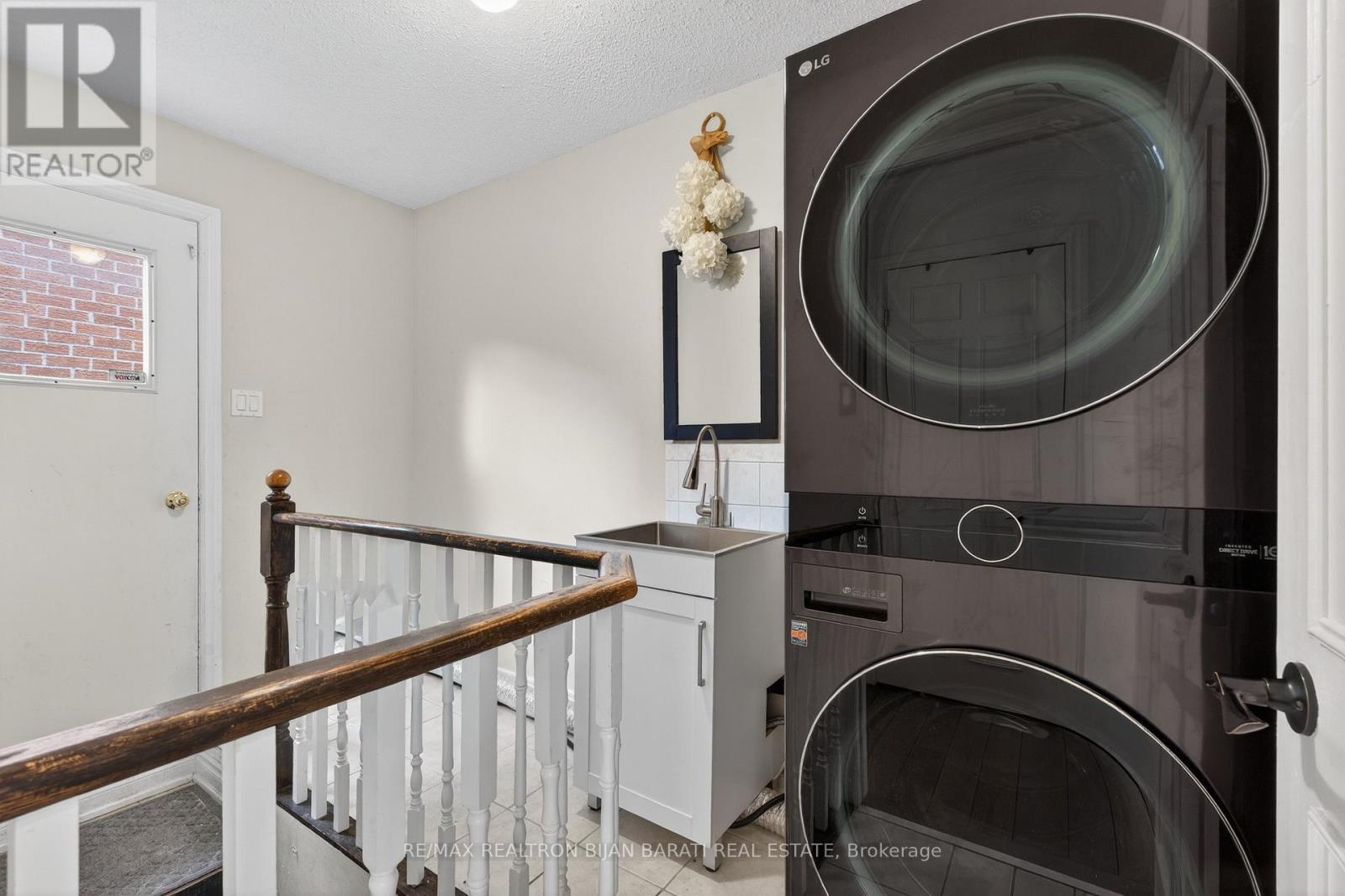 92 Weldrick Road E, Richmond Hill, ON - Indoor Photo Showing Laundry Room
