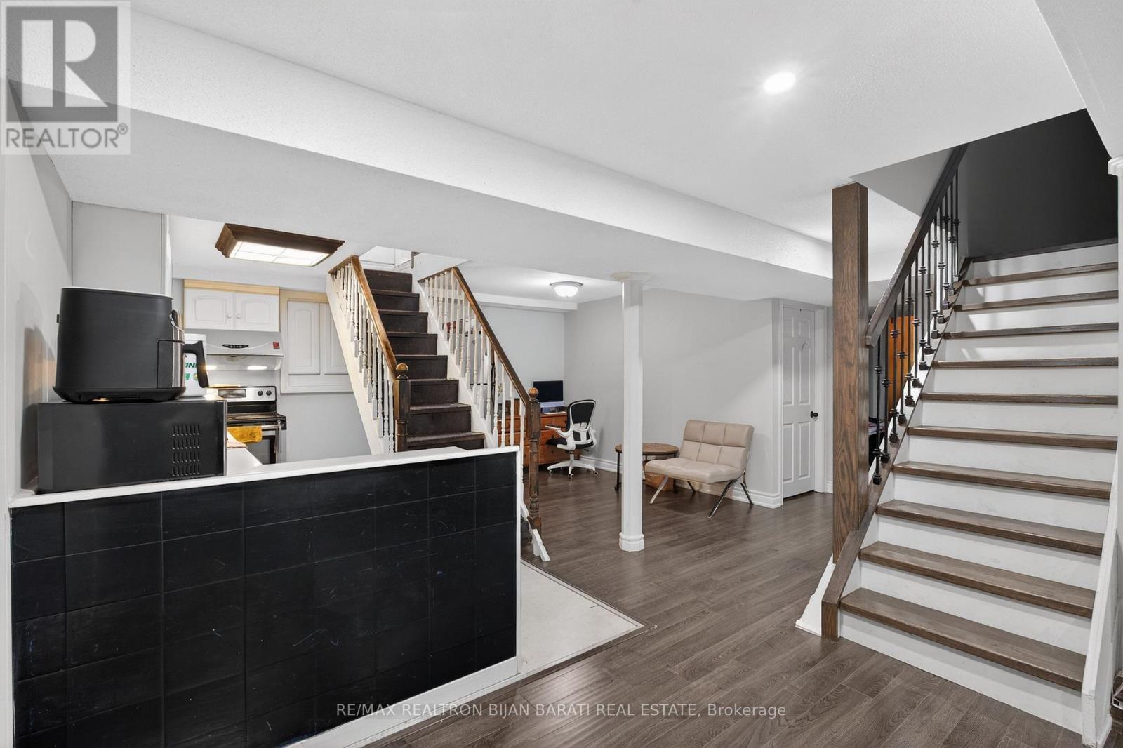 92 Weldrick Road E, Richmond Hill, ON - Indoor Photo Showing Other Room