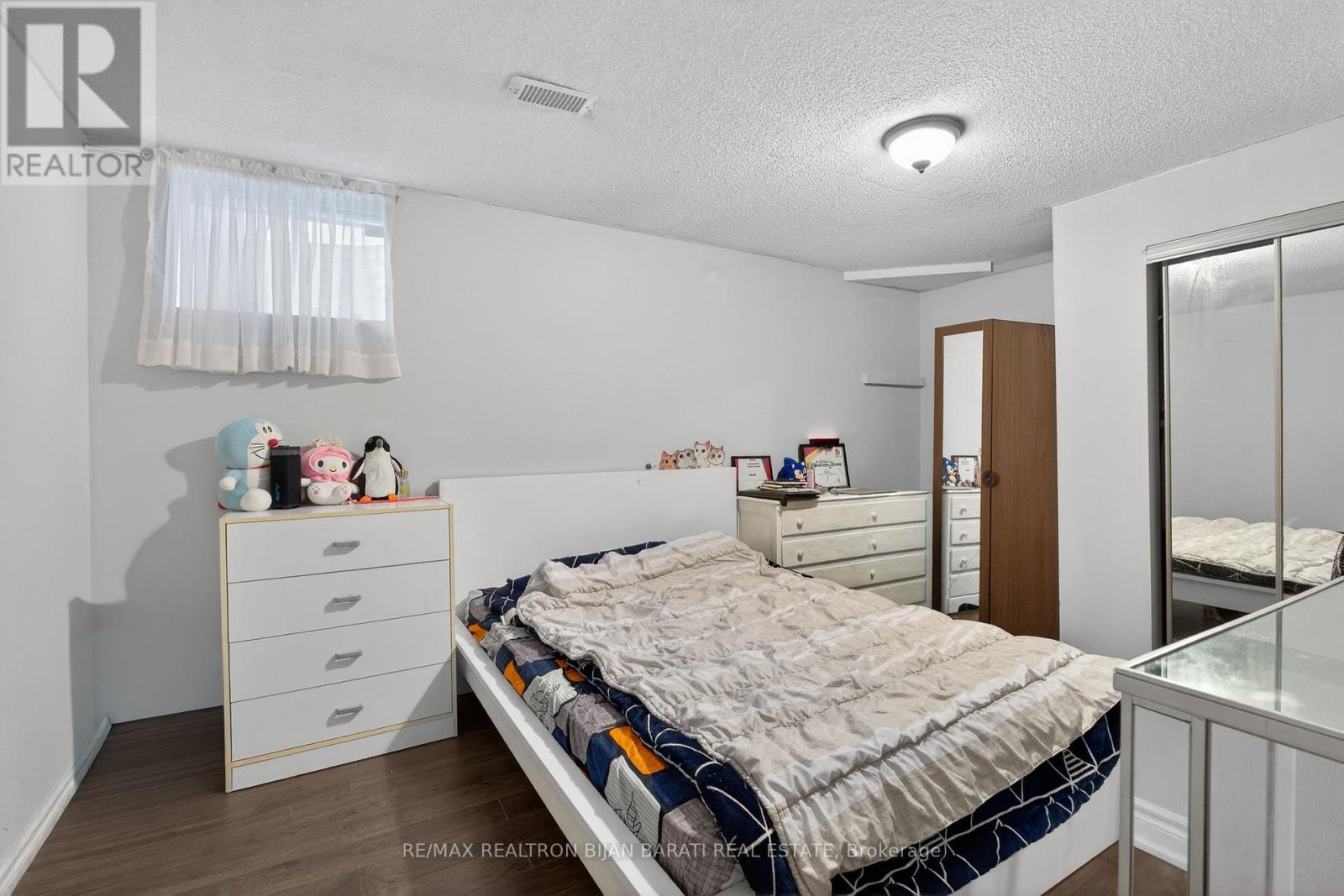 92 Weldrick Road E, Richmond Hill, ON - Indoor Photo Showing Bedroom