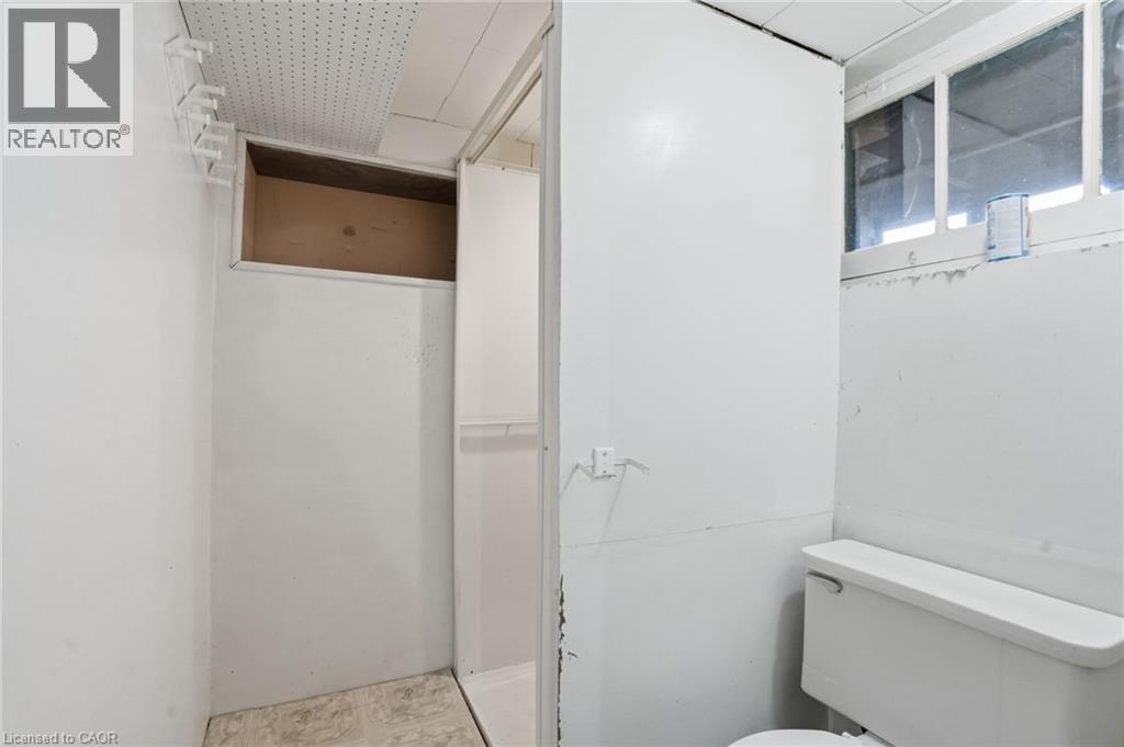 7 West 1St Street, Hamilton, ON - Indoor Photo Showing Bathroom