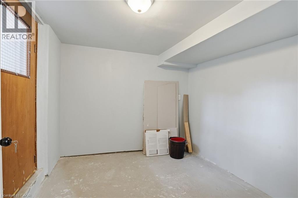 7 West 1St Street, Hamilton, ON - Indoor Photo Showing Other Room