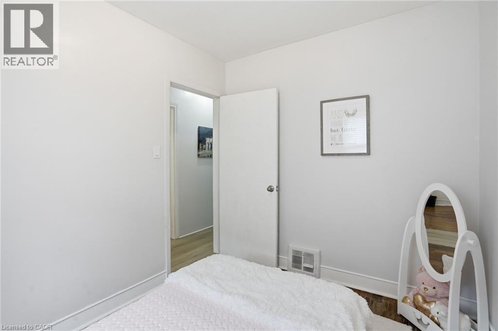 7 West 1St Street, Hamilton, ON - Indoor Photo Showing Bedroom