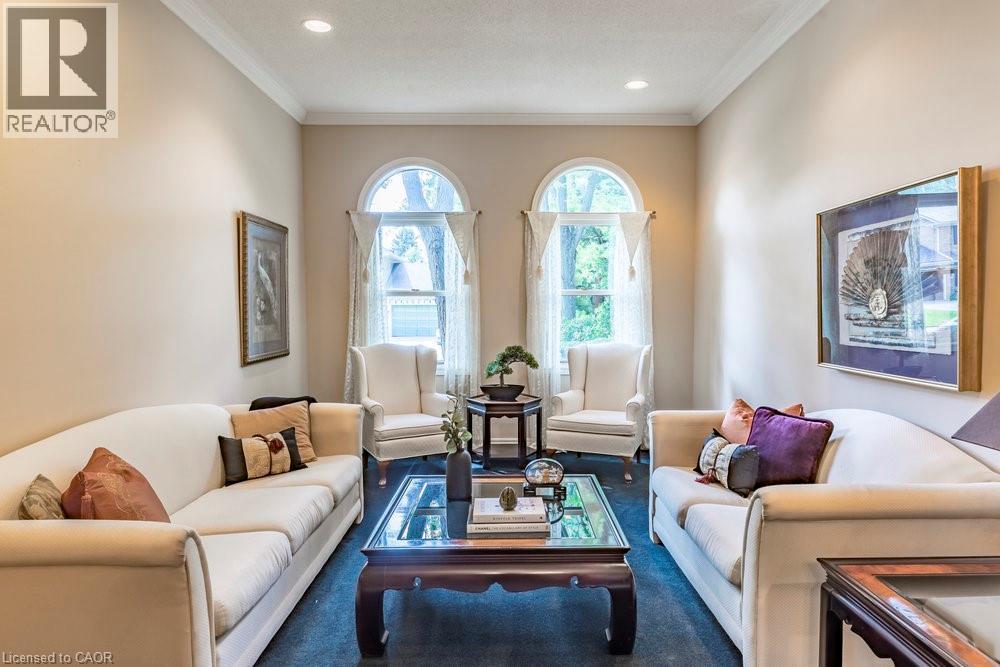 223 Briar Hill Crescent, Ancaster, ON - Indoor Photo Showing Living Room