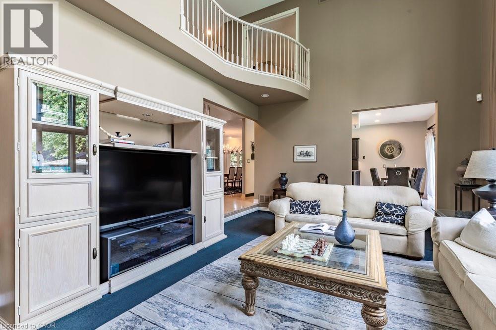 223 Briar Hill Crescent, Ancaster, ON - Indoor Photo Showing Living Room