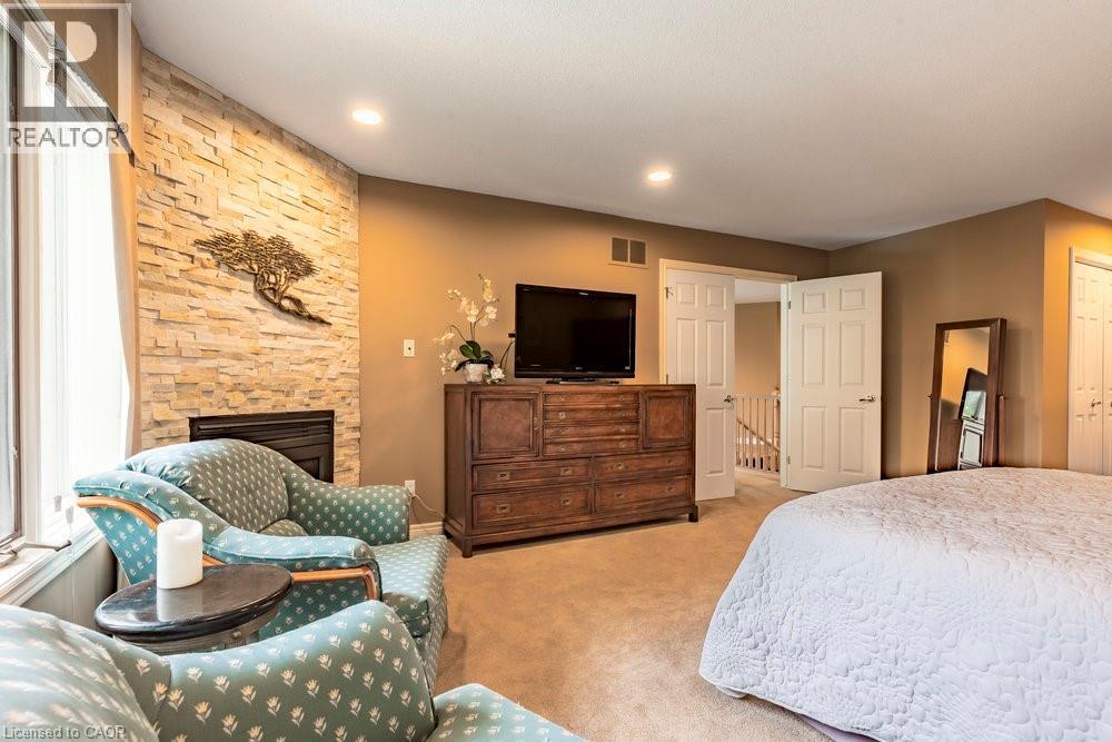 223 Briar Hill Crescent, Ancaster, ON - Indoor Photo Showing Bedroom