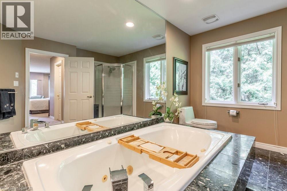223 Briar Hill Crescent, Ancaster, ON - Indoor Photo Showing Bathroom