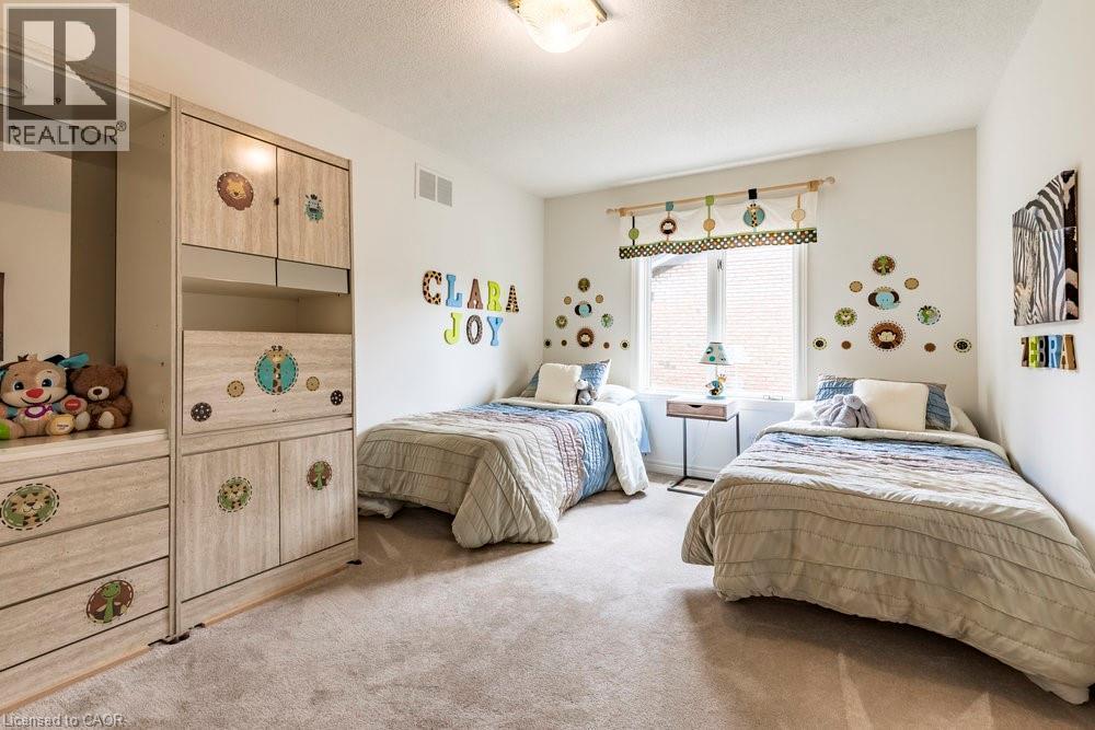 223 Briar Hill Crescent, Ancaster, ON - Indoor Photo Showing Bedroom